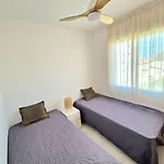 Modern 2 Bedroom With Lovely Rooftop Terrace דירה